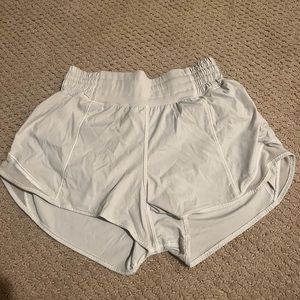 Lululemon high rise hotty hot shorts 2.5